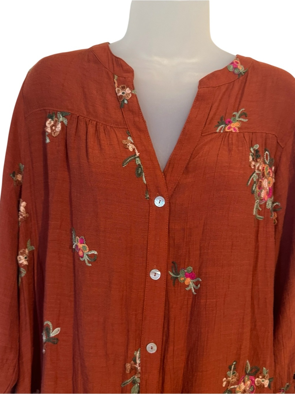 FIG & FLOWER Rust Embroidered Floral Top PLUS: 2X #V - Picture 2 of 8